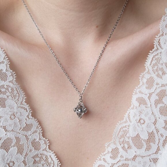 Gothic classic chain mail caged pearl silver necklace - Picture 9 of 9